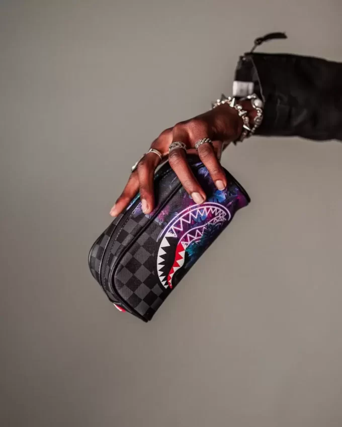 BENVENUTI AL PARTY POUCH