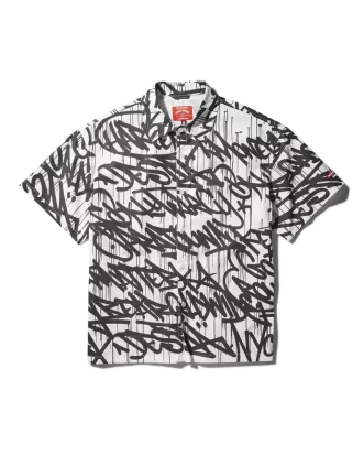 CAMICIA A MANICHE CORTE CON BOTTONI FRONTALI E GRAFFITI