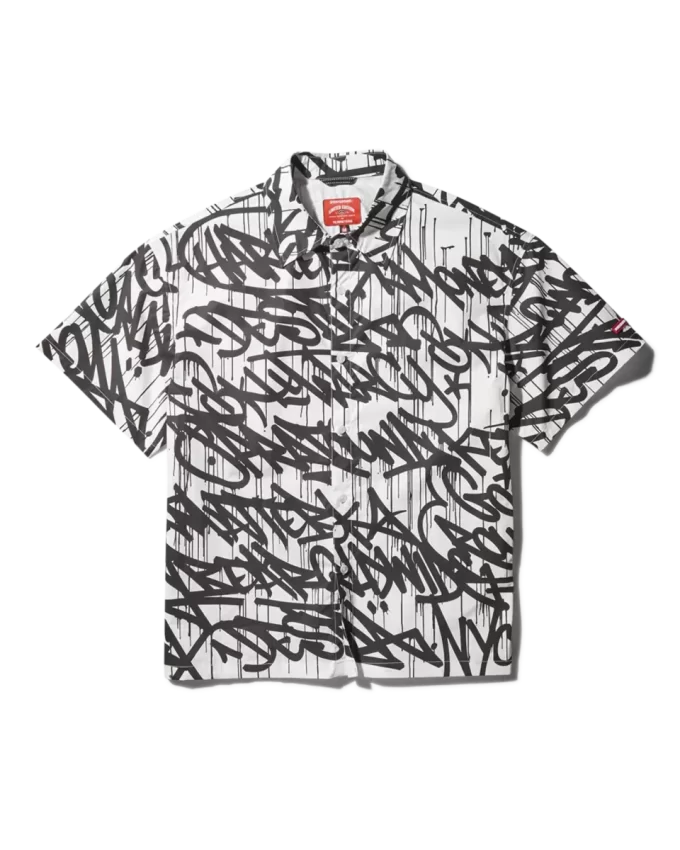 CAMICIA A MANICHE CORTE CON BOTTONI FRONTALI E GRAFFITI CAMICIA A MANICHE CORTE CON BOTTONI FRONTALI E GRAFFITI