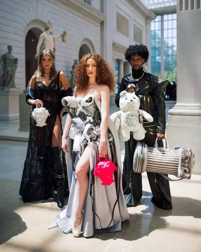 LA BORSA A MANO MET CANOVA MEDUSA (ROSA) LA BORSA A MANO MET CANOVA MEDUSA (ROSA)