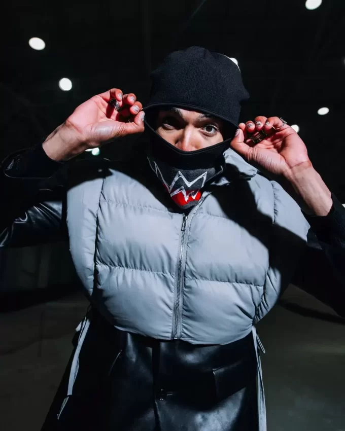 MASCHERA DA PASSEGGIO CUCITA E CHIUSA MASCHERA DA PASSEGGIO CUCITA E CHIUSA