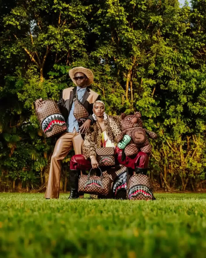 BAGAGLIO A MANO CON EFFETTI LENTICOLARI A GUSCIO MORBIDO